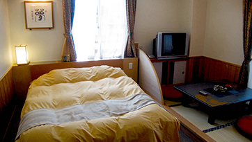 Japanese-Western room with open air bath